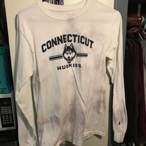 uconn huskies long sleeved shirt